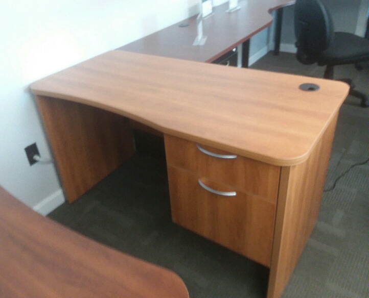 IOF C10950 CONDO DESK - CAP. CHERRY