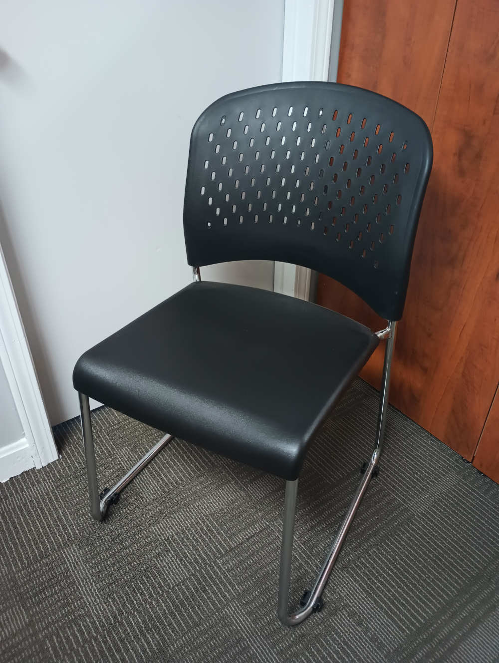 EUROTECH S4000 AIRE STACK CHAIR