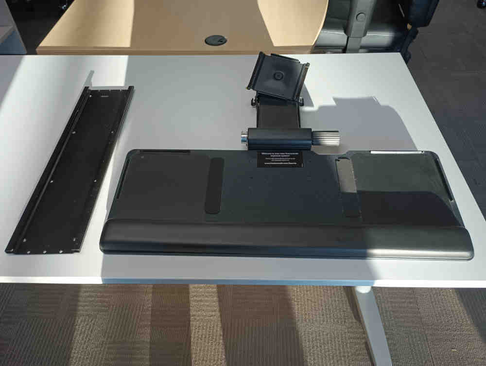 PRE-OWNED HUMANSCALE KEYBOARD TRAY