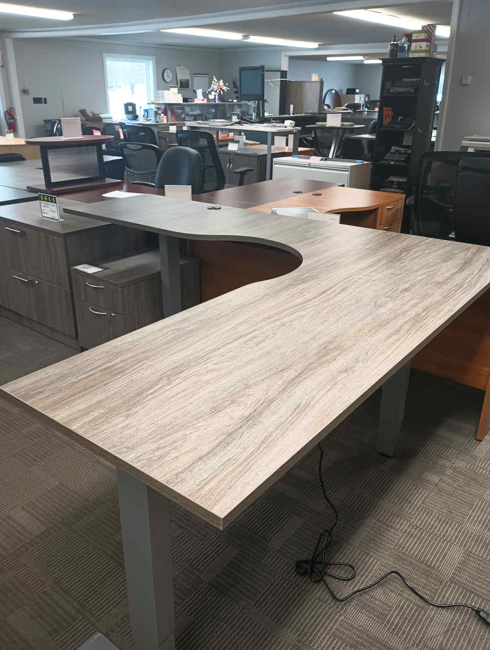 IOF 84x72 ADJ HEIGHT WAVE DESK