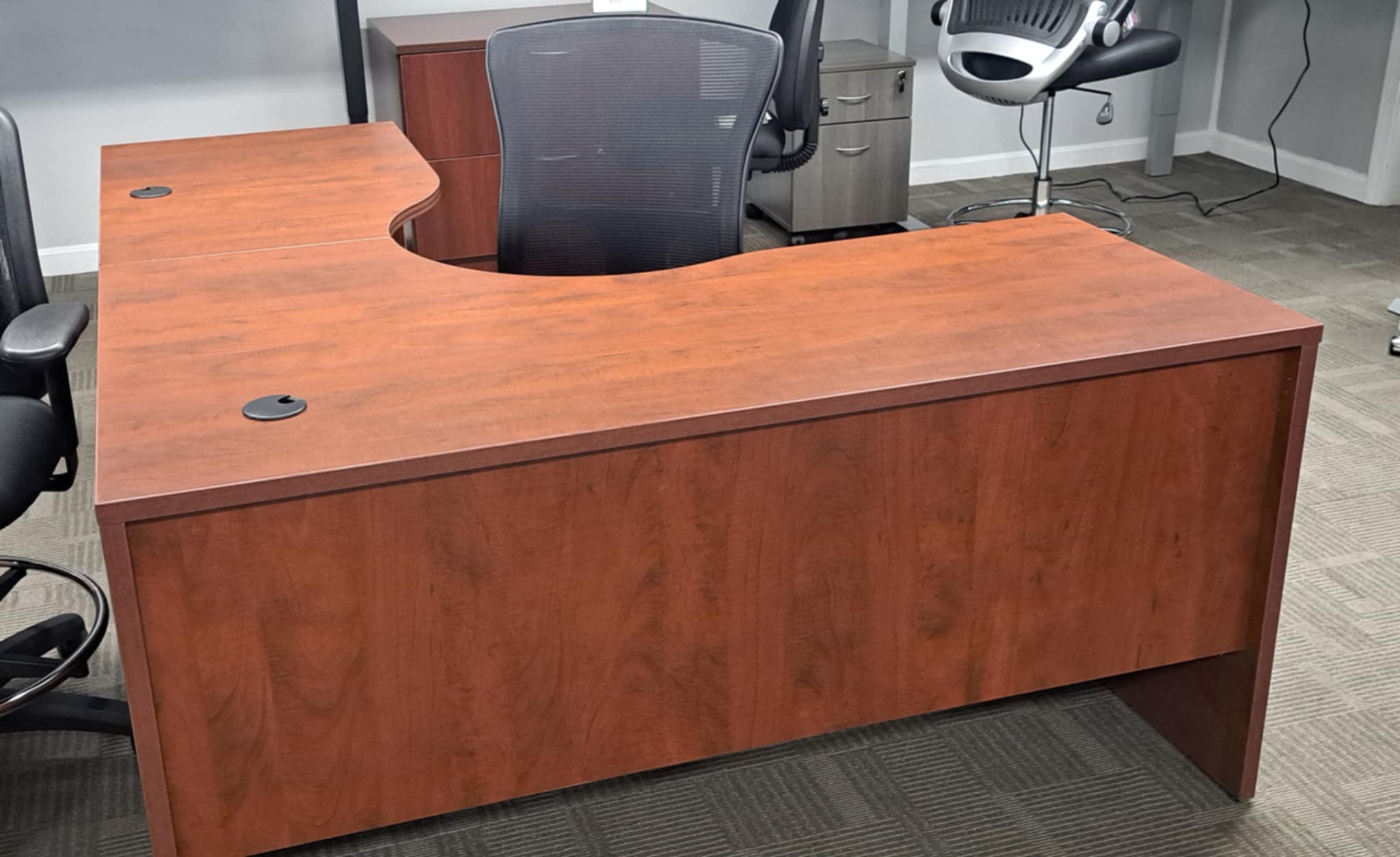 IOF 60X72 L SHAPED DESK - CLOSEOUT