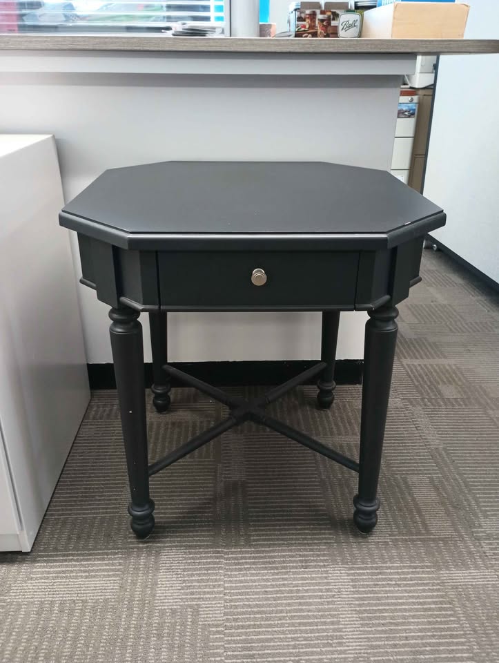 PRE-OWNED BROYHILL SIDE TABLE