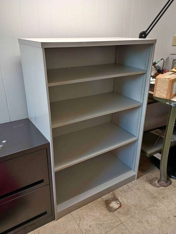 PRE-OWNED METAL STORAGE SHELF